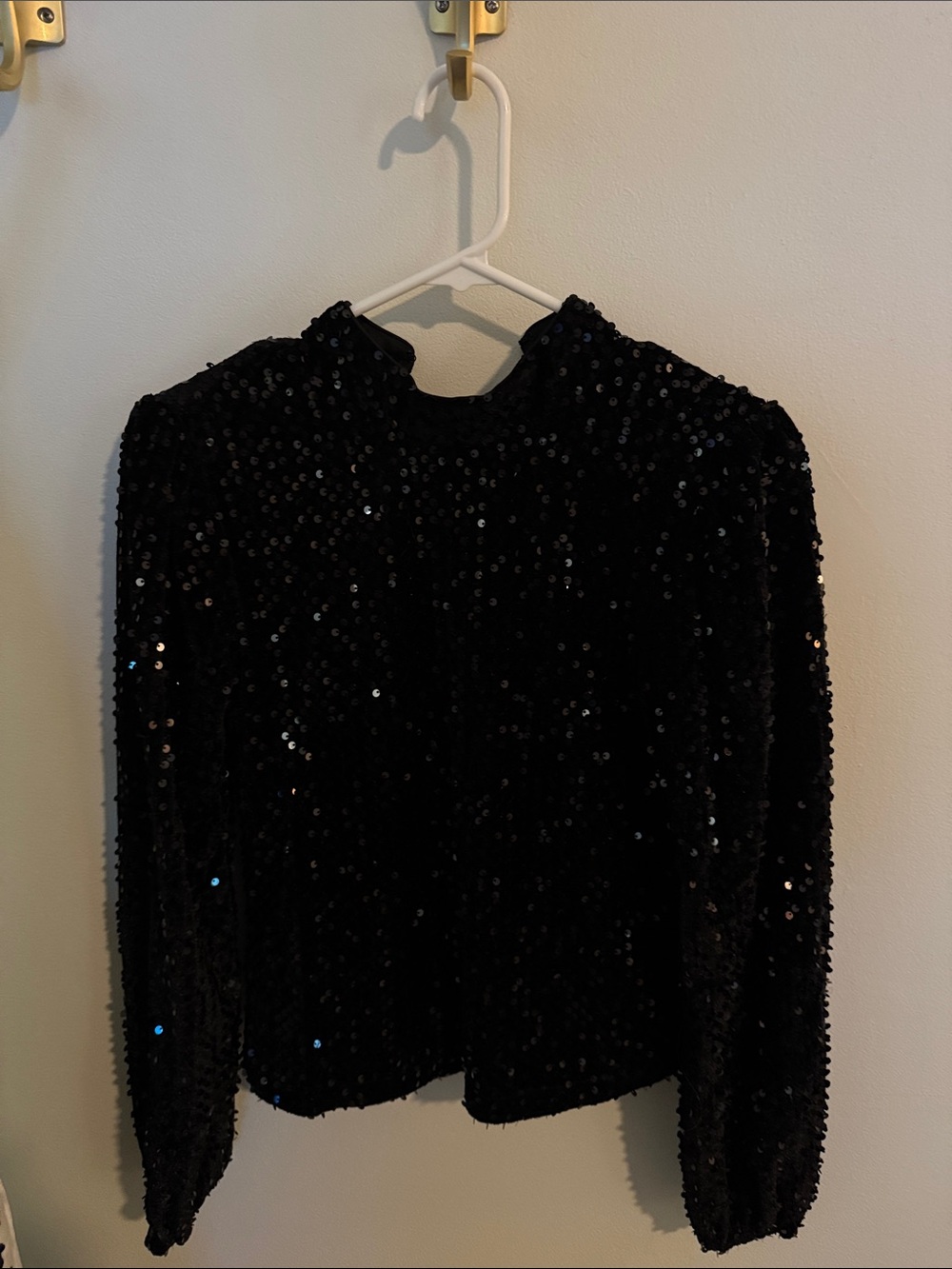 Black Sequin holiday top - so cozy size small
